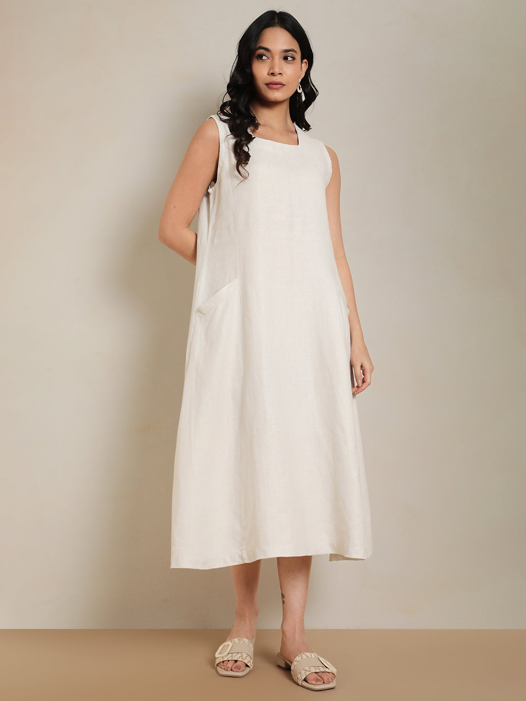 Linen Half-Sleeve Dress with Side Pocket Fabric: 100% Pure Linen